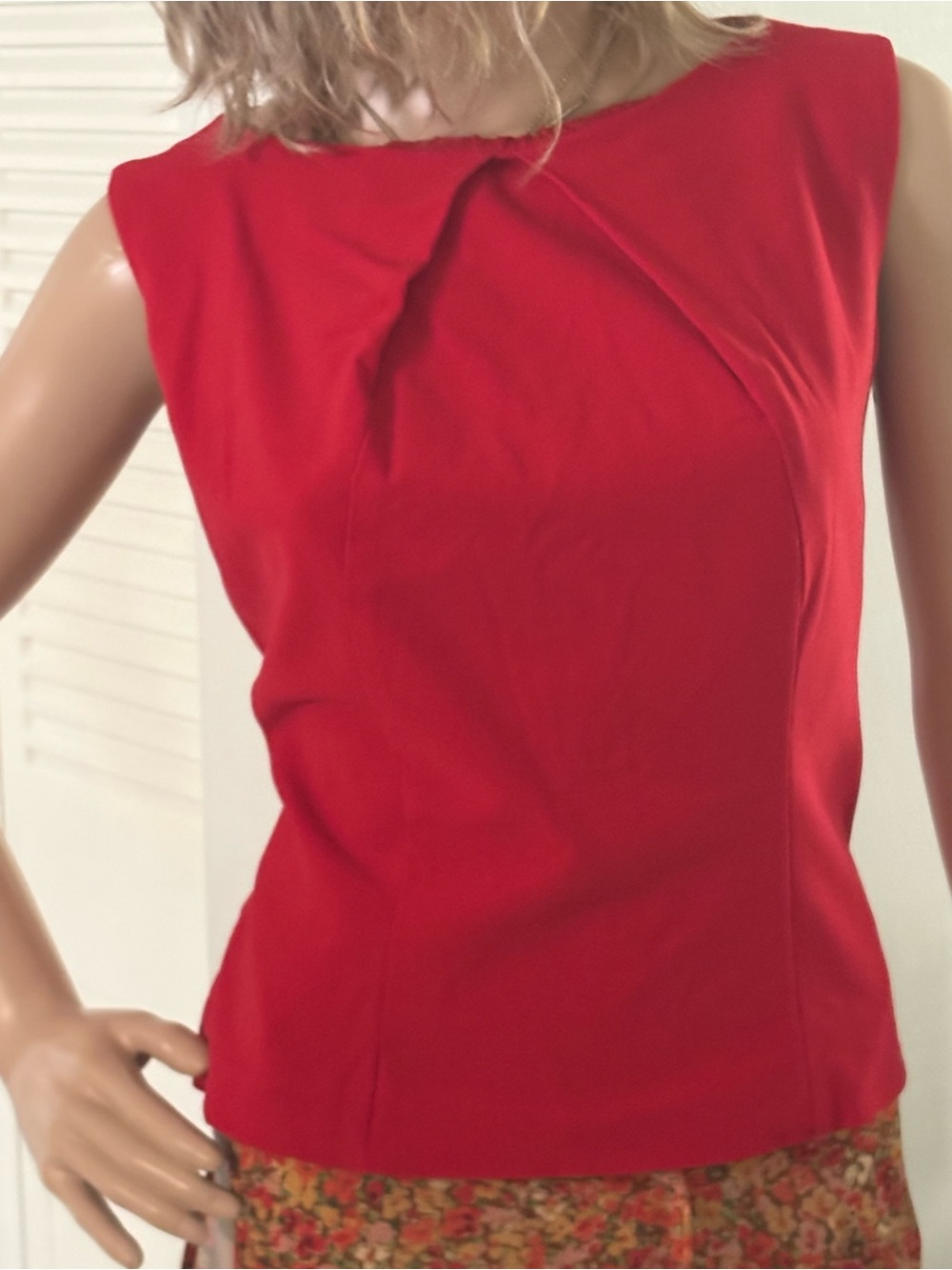 LAVIA 18 Red Pleated Round Neck Sleeveless Side Zip Top Sz IT 42/M fully lined